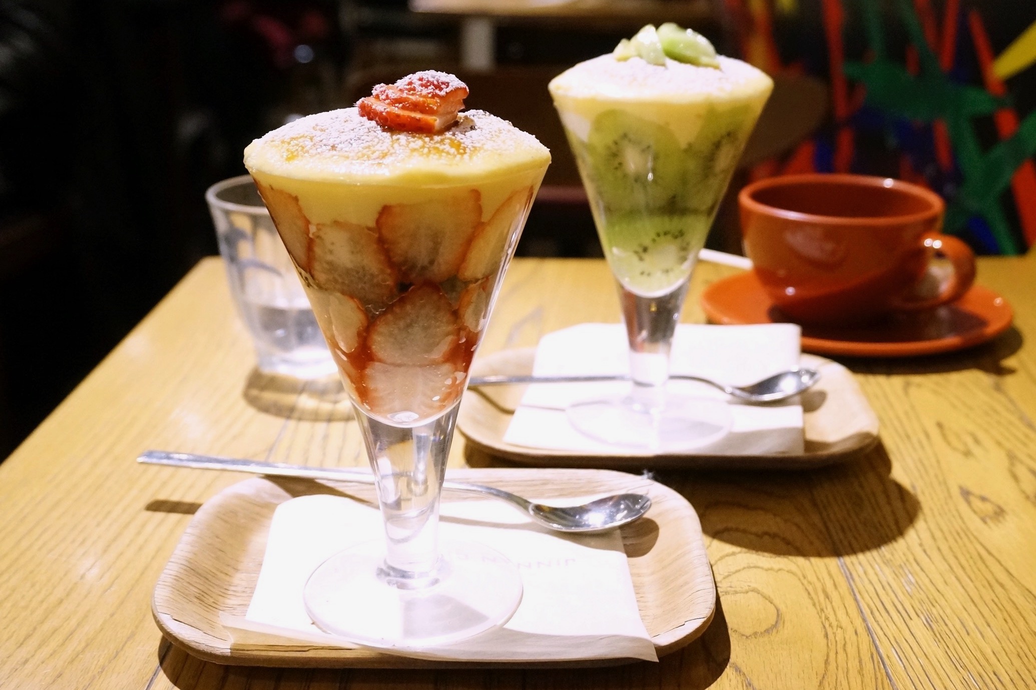 渋谷 見た目も綺麗 苺とキウイのブリュレパフェ ジンナンカフェ 東京ランチ スイーツ Com 渋谷 見た目も綺麗 苺とキウイのブリュレパフェ ジンナンカフェ 東京ランチ スイーツ Com
